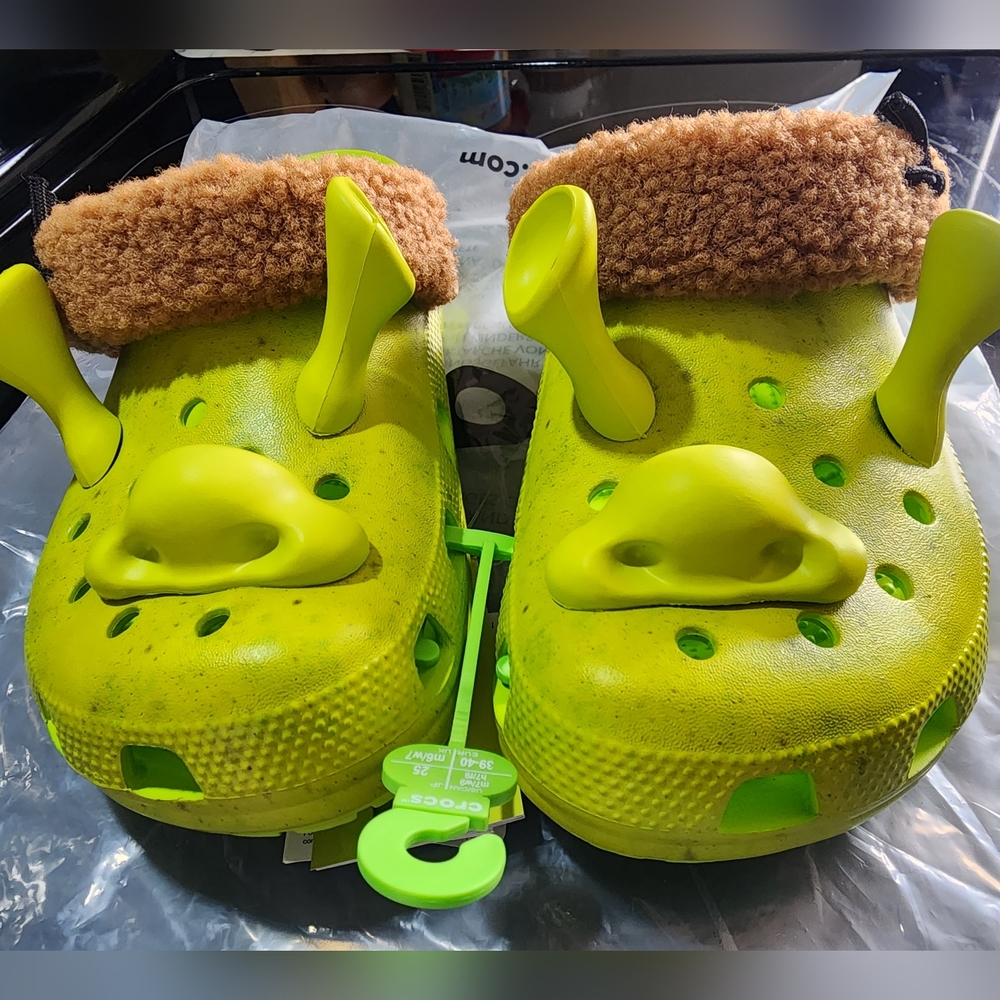 Crocs Shrek 2023 new with tags m7/w9 classic clog